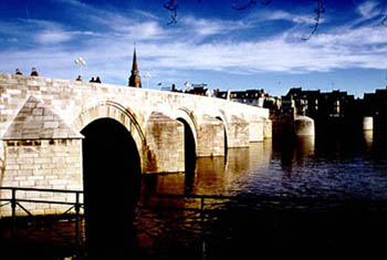 [bridge in Maastricht]